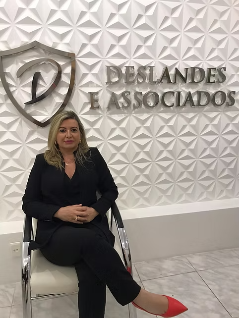 Dra. Simone Deslandes | Advogada